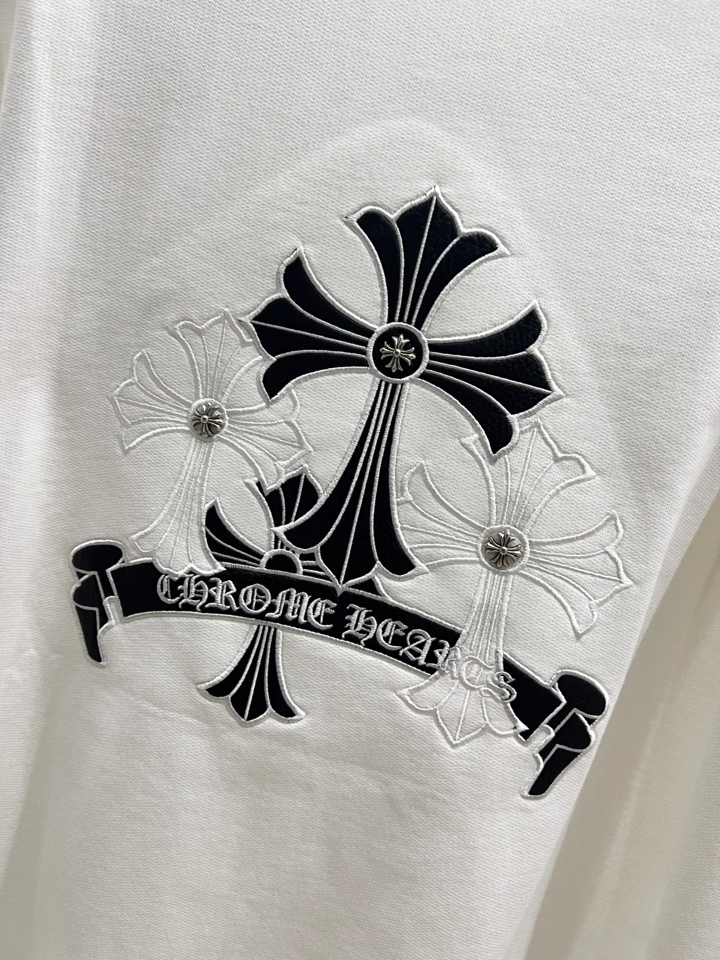 🅿️310 CH Cro 2025 Autumn and Winter New Customized 430g Double Yarn Fabric Round Neck Long Sleeve Sweater Chest Cross Pastel Embroidery Technology Classic Sanskrit Letters Embroidery Pastel + Hardware Design Technology High-end Version! The same loose version for men and women S M L XL XXL five sizes color black white